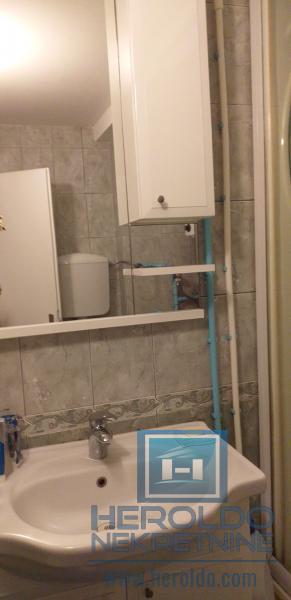 Renoviran stan u naselju Kajsijar 18