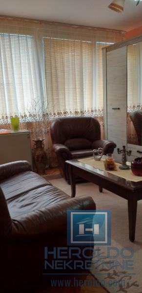 Renoviran stan u naselju Kajsijar 10