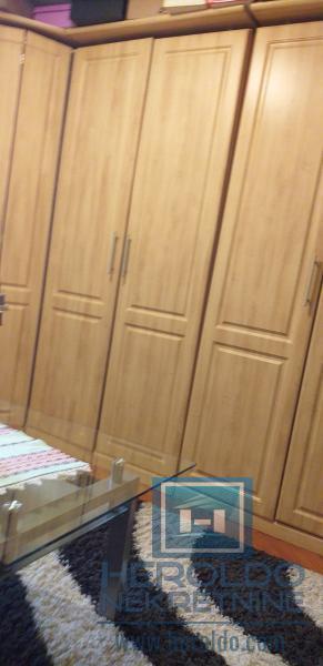 Renoviran stan u naselju Kajsijar 12