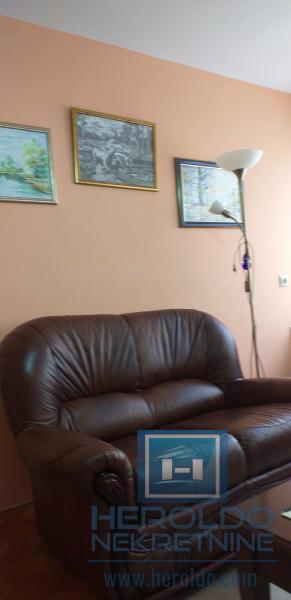 Renoviran stan u naselju Kajsijar 13