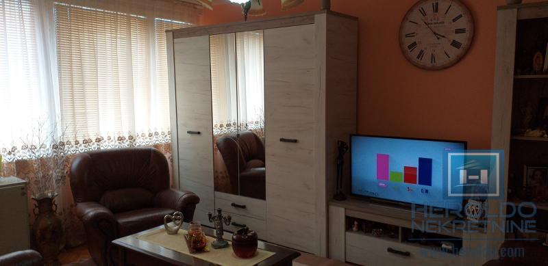 Renoviran stan u naselju Kajsijar 14