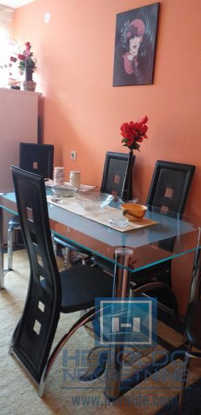 Renoviran stan u naselju Kajsijar 6