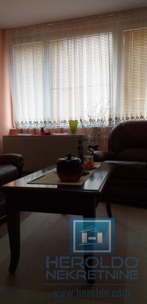 Renoviran stan u naselju Kajsijar 7