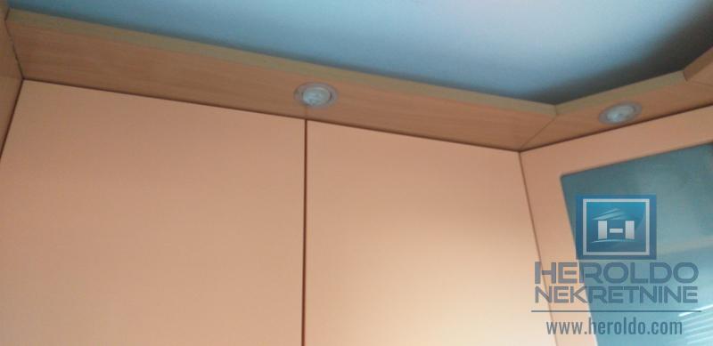 Renoviran stan u naselju Kajsijar 8