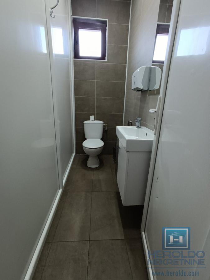 Restoran sa kompletnim inventarom 15