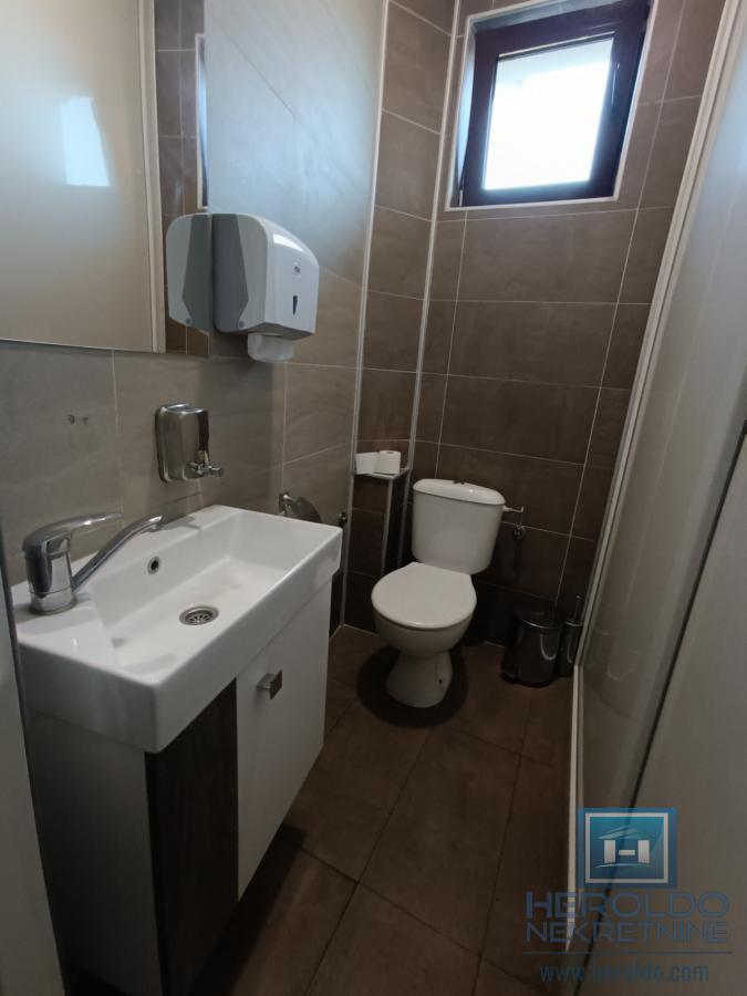 Restoran sa kompletnim inventarom 16