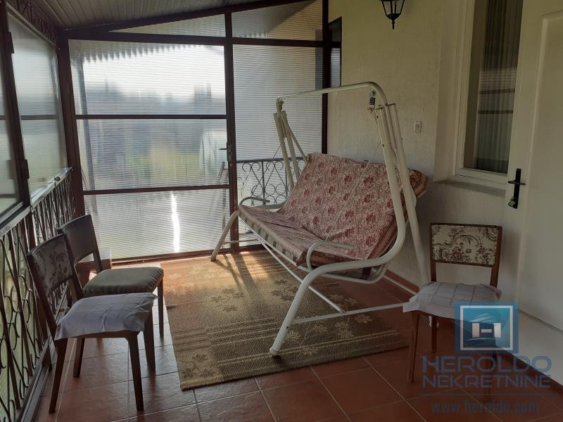 Kuća u centru Tečića dve odvojene stambene jedinice 2