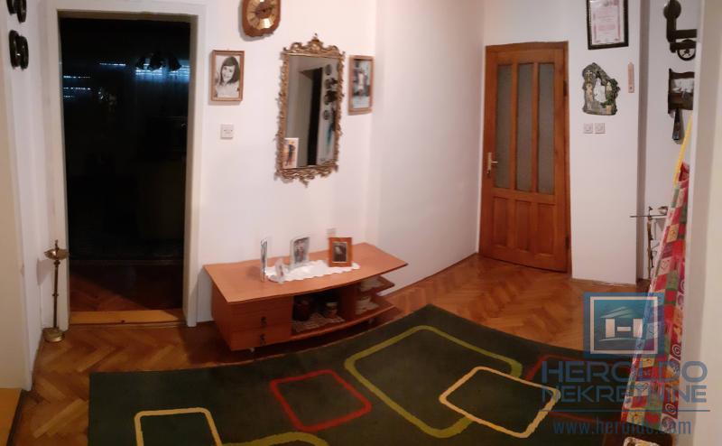 Kuća u centru Tečića dve odvojene stambene jedinice 4