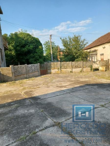 Seosko domaćinstvo sa ekonomskim dvorištem 9