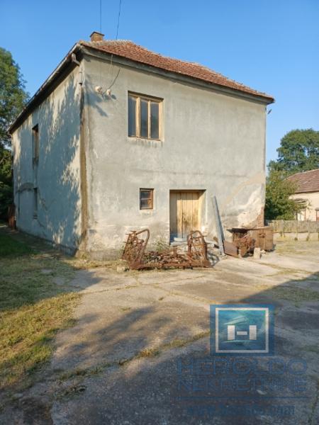 Seosko domaćinstvo sa ekonomskim dvorištem 2