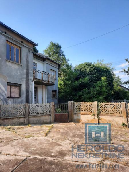 Seosko domaćinstvo sa ekonomskim dvorištem 5