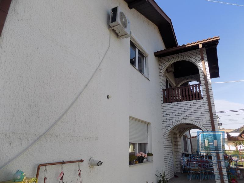 Sređena kuća blizu centra grada 4