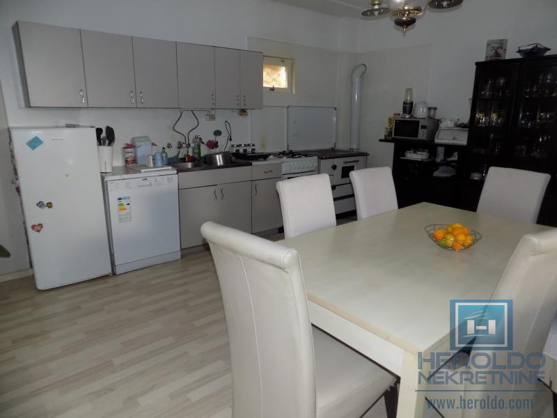 Sređena kuća blizu centra grada 5