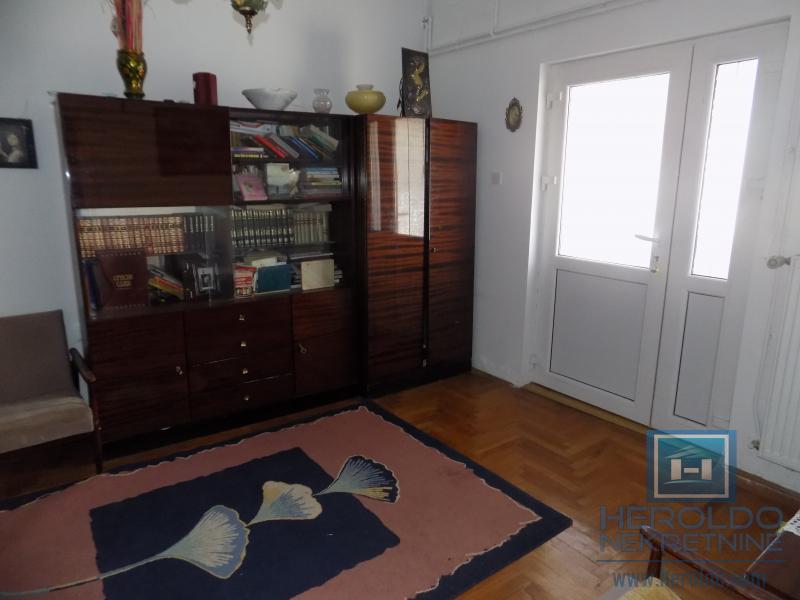 Sređena kuća blizu centra grada 12