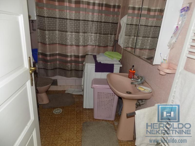 Sređena kuća blizu centra grada 13