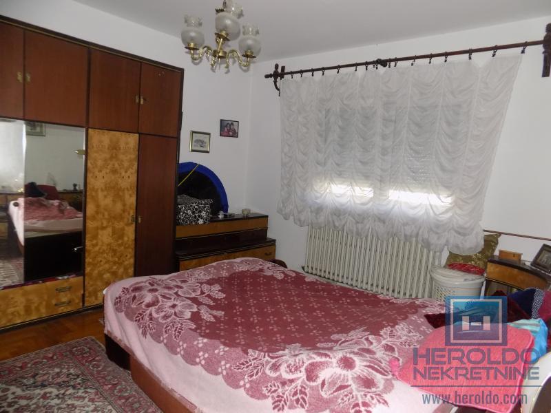 Sređena kuća blizu centra grada 15