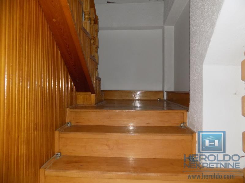 Sređena kuća blizu centra grada 8