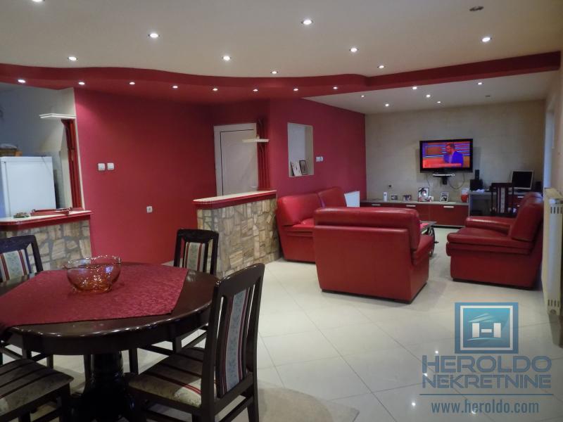 Sređena kuća sa lokalom 2