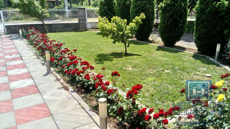 Sređena kuća sa lokalom 4