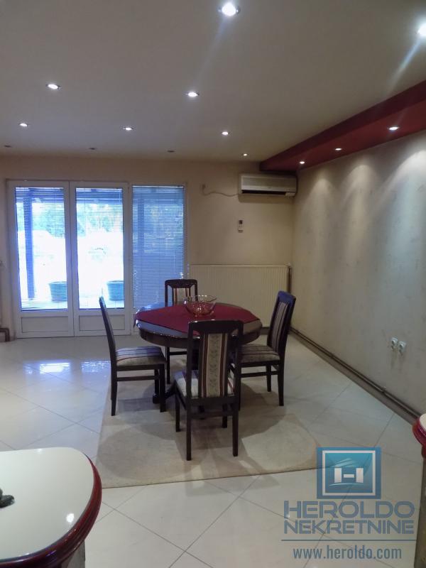 Sređena kuća sa lokalom 7