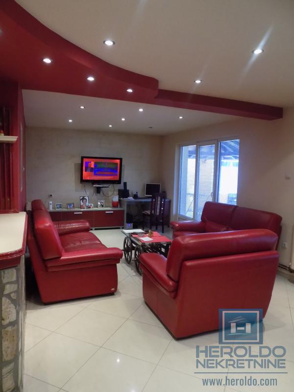 Sređena kuća sa lokalom 8