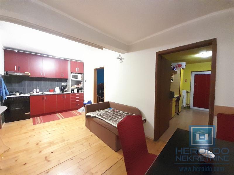 Sređena useljiva kuća, veće površine u blizini Akva parka 21