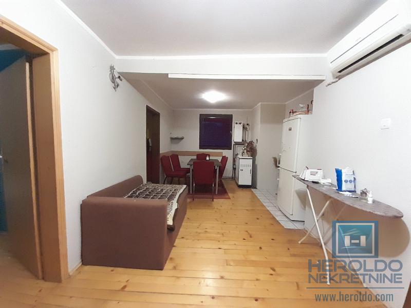 Sređena useljiva kuća, veće površine u blizini Akva parka 22