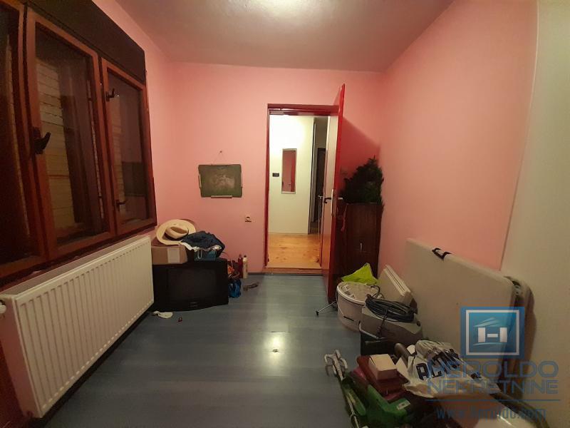 Sređena useljiva kuća, veće površine u blizini Akva parka 24