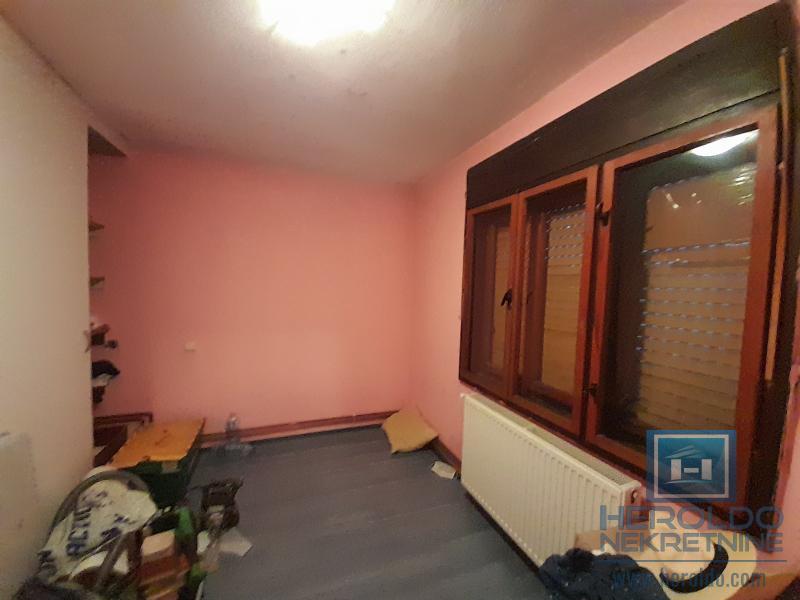 Sređena useljiva kuća, veće površine u blizini Akva parka 25