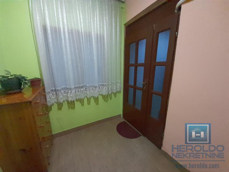 Sređena useljiva kuća, veće površine u blizini Akva parka 11