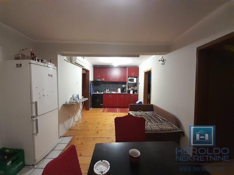 Sređena useljiva kuća, veće površine u blizini Akva parka 14