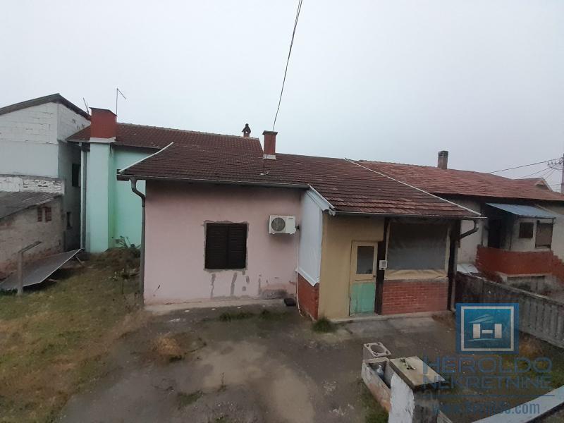 Sređena useljiva kuća, veće površine u blizini Akva parka 28