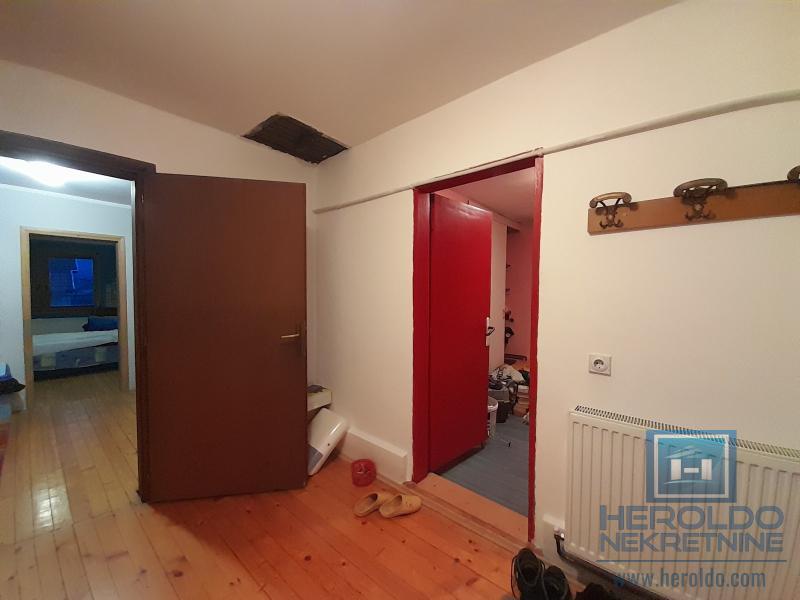 Sređena useljiva kuća, veće površine u blizini Akva parka 36