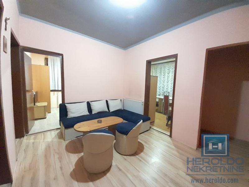 Sređena useljiva kuća, veće površine u blizini Akva parka 9