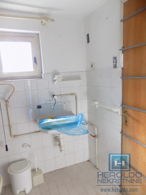 Stambeno poslovni objekat u Ćupriji 10