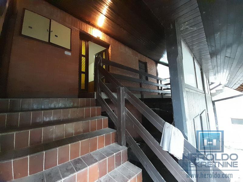 Stambeno poslovni prostor 11