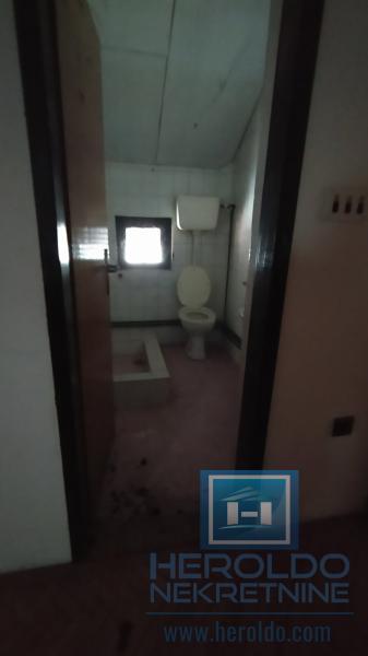 Stambeno poslovni prostor 12