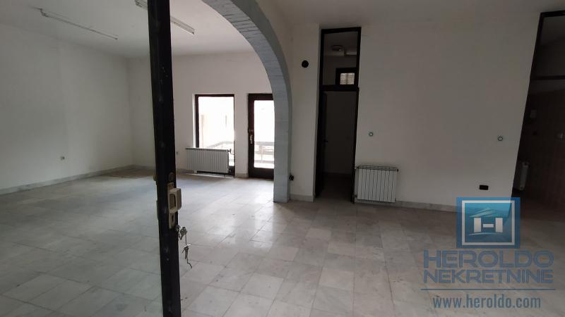 Stambeno poslovni prostor 13