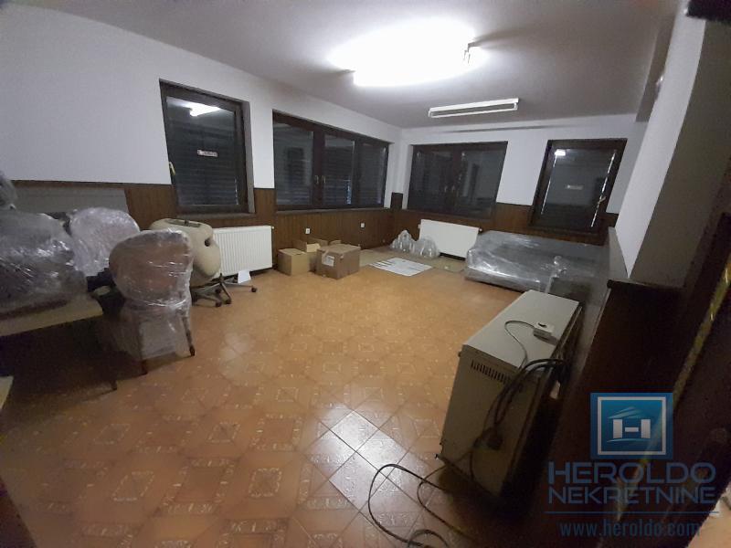 Stambeno poslovni prostor 15
