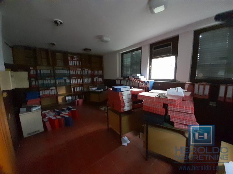 Stambeno poslovni prostor 16