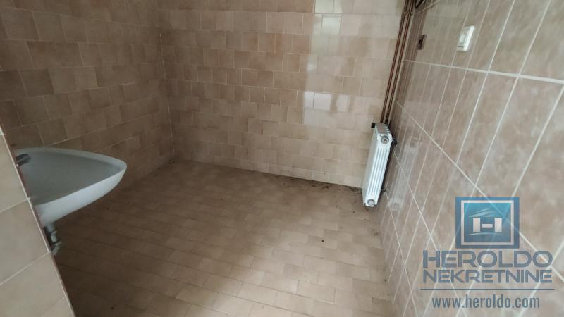 Stambeno poslovni prostor 20