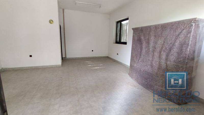 Stambeno poslovni prostor 22