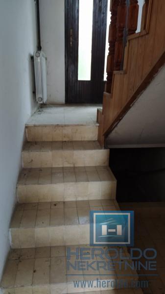 Stambeno poslovni prostor 27