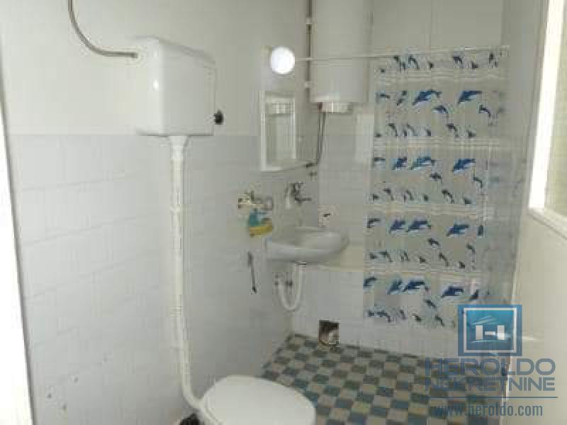 CENTAR – Stan 50 m² sa dve terase na 2 min od pešačke zone 6