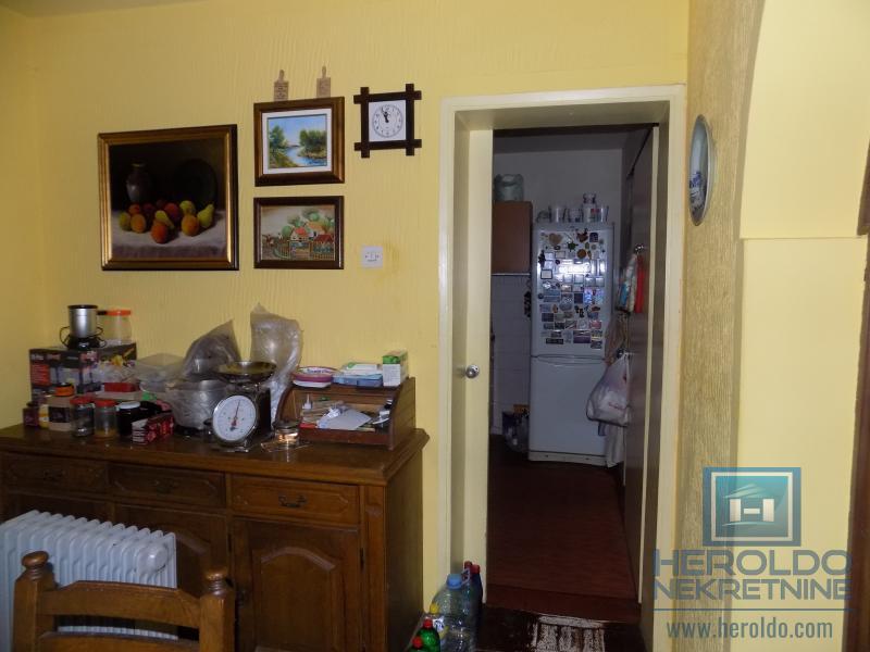 Stan u strogom centru pogodan i za poslovni prostor 10