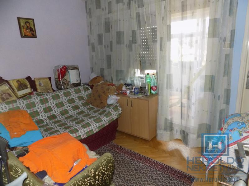 Stan u strogom centru pogodan i za poslovni prostor 11