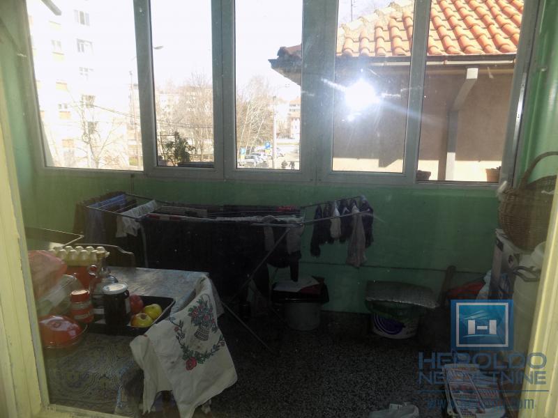 Stan u strogom centru pogodan i za poslovni prostor 13