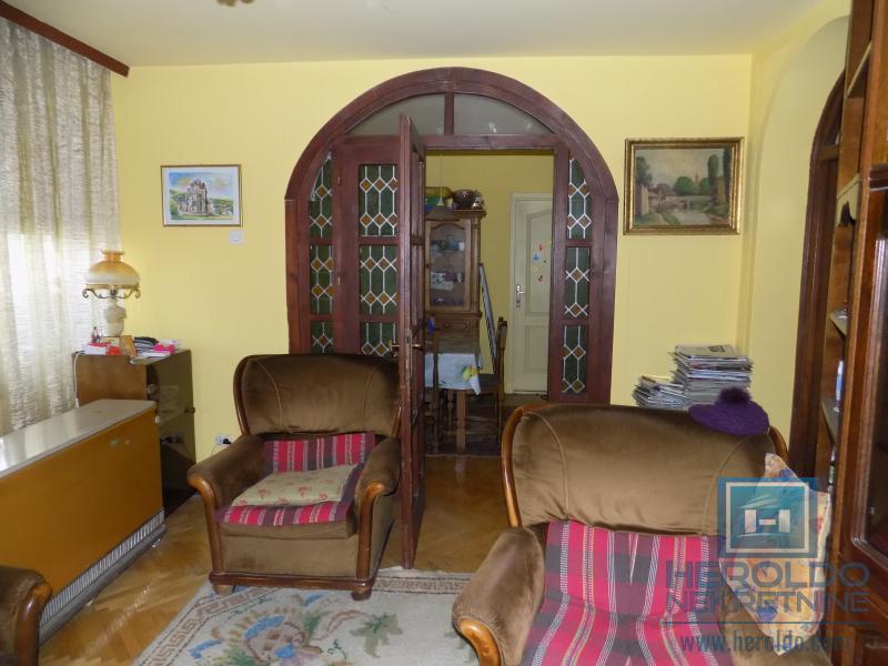 Stan u strogom centru pogodan i za poslovni prostor 14