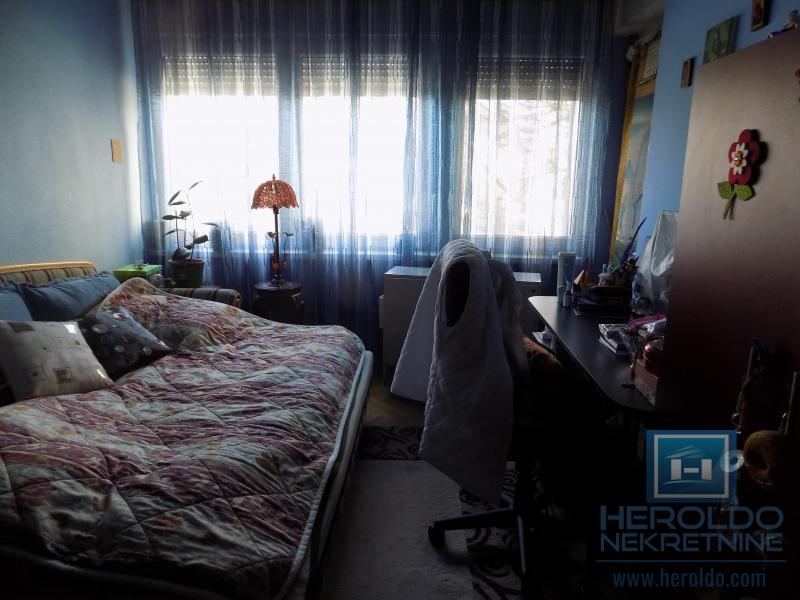 Stan u strogom centru pogodan i za poslovni prostor 2