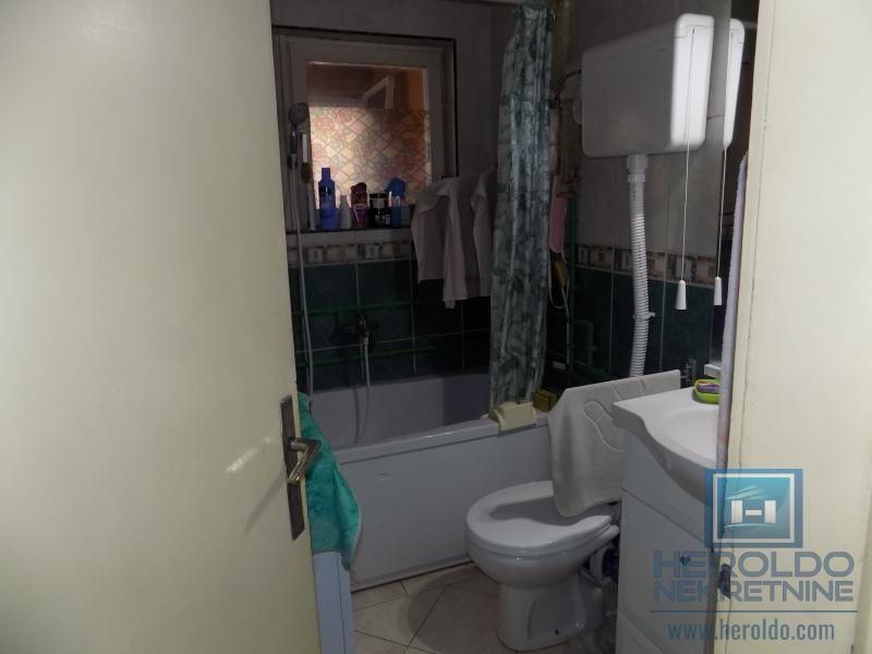 Stan u strogom centru pogodan i za poslovni prostor 4